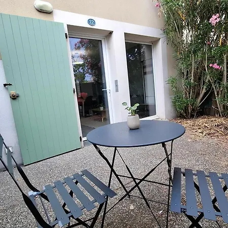 Pleasant 2 Bedroom House - 2 Parking Spaces 別荘 *