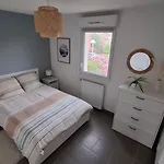 Pleasant 2 Bedroom House - 2 Parking Spaces Semesterbostad *